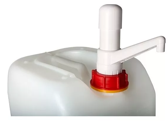 Válvula manual industrial para garrafa, bidón o porrón con tapa de 61mm, dosificación de 50 ml por bombeo, material plástico resistente a químicos, incluye tubo de 46 cm para líquidos y productos viscosos.