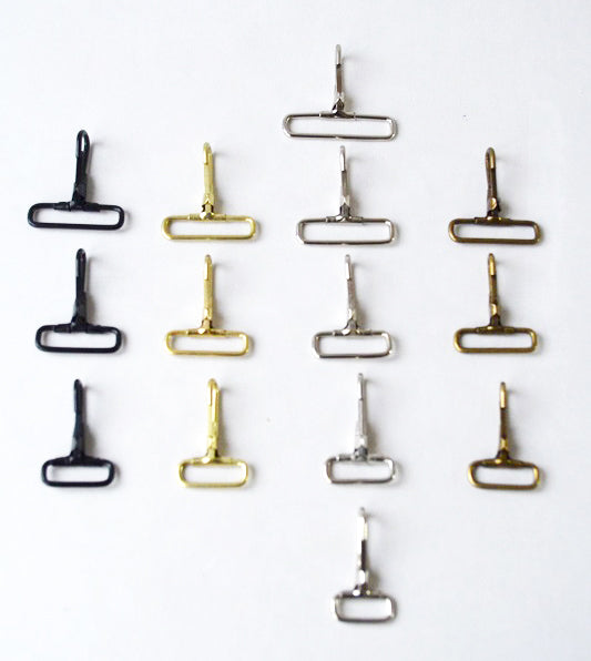 Bandola metálica fija con mosquetón de 35mm y pasa cinto de 25mm en acabado níquel, latón, negro u oro viejo, para mochilas, bolsas de dama, maletines y petacas