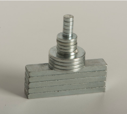 Broche de imán circular plano, extra fuerte, sin acabado (crudo), de 10 mm de diámetro y 2 mm de espesor con poder magnético de 750 GAUSS.