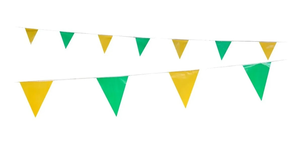 Tira de banderines triangulares intercalados en colores amarillo y verde limón con guía de rafia blanca, ideal para decoración de eventos, fiestas temáticas, tiendas, exposiciones, y más. Material plástico, largo total de 50m, apto para exteriores.