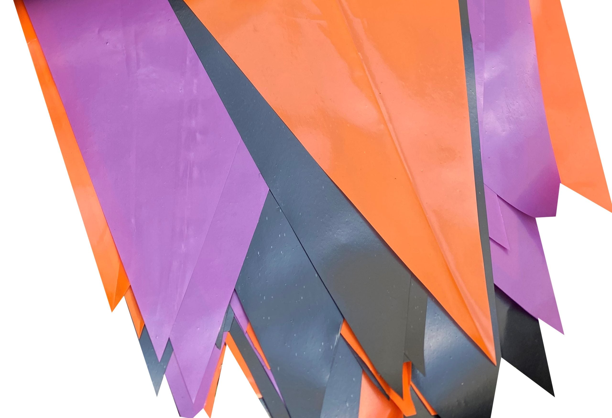Tira de banderines triangulares para día de muertos o halloween en colores negro, naranja y morado con patrón salteado, guía de rafia negra, ideal para decoración de fiestas, negocios, ofrendas, y espacios interiores o exteriores, largo total 50m.