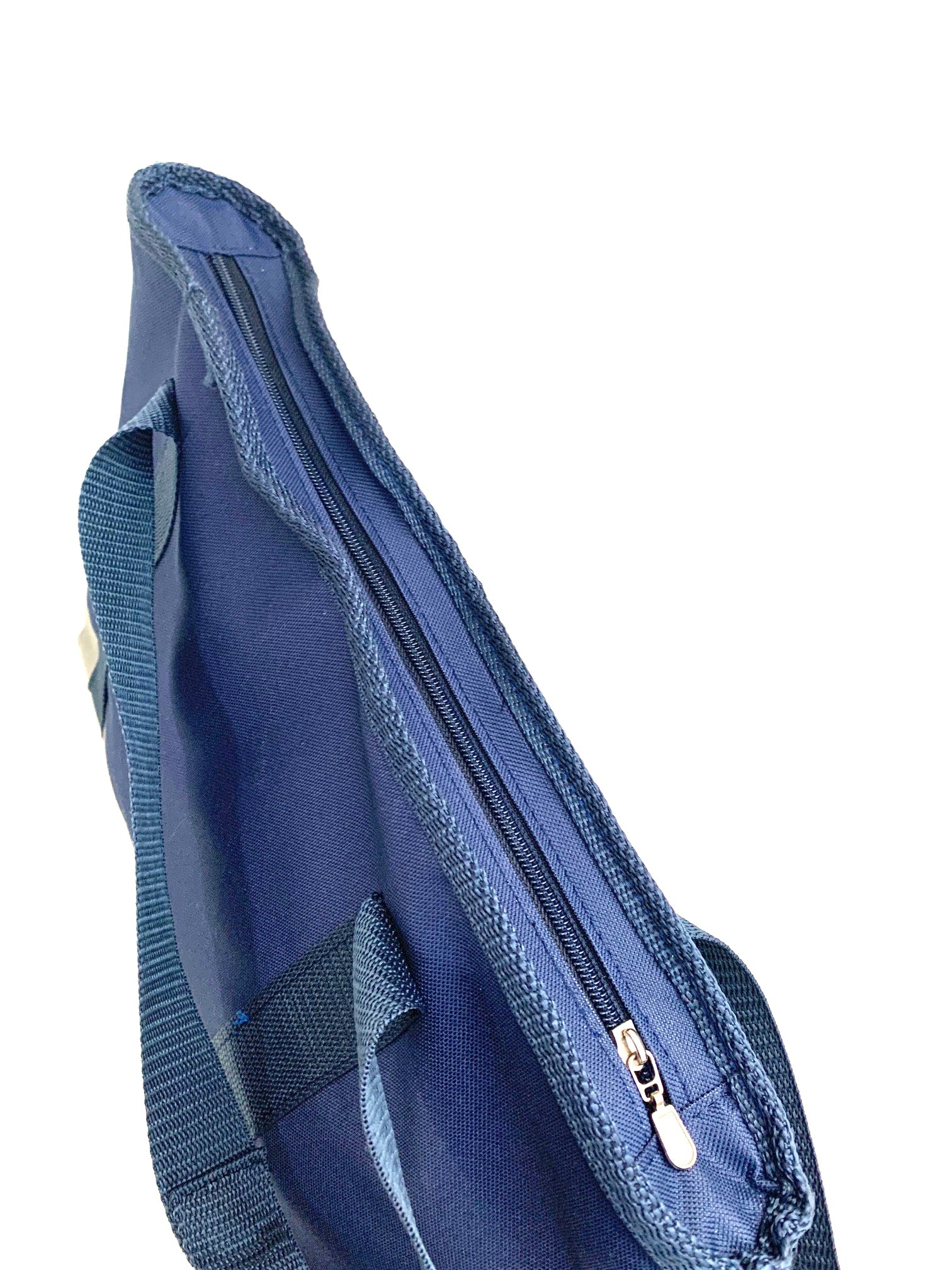 Bolsa térmica para alimentos o bebidas, mantiene la temperatura caliente o fría por más de una hora. Tamaño 52x40x15 cm, fabricada con 3 capas: lona poliéster de alta resistencia, material espumado térmico y vinil antiderrames lavable. Incluye asas reforzadas, cierre superior de cremallera y diseño plegable para ahorrar espacio. Ideal para transportar alimentos frescos del mercado o supermercado. Resistente, lavable y fácil de usar.