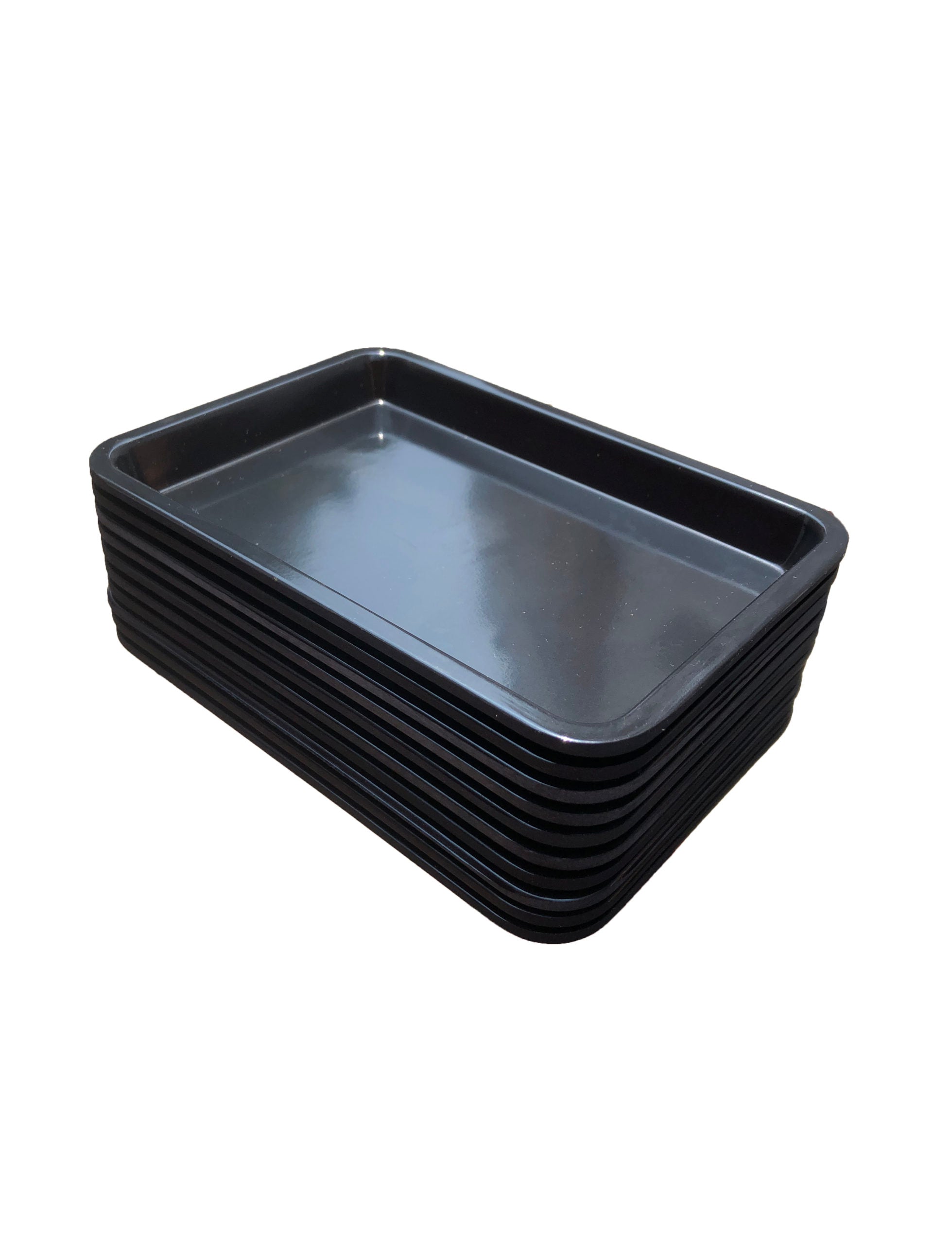 Charolitas propineras o limosneras apilables, disponibles en plástico rígido color café o melamina y color negro, ideales para restaurantes, bares, y cafeterías.