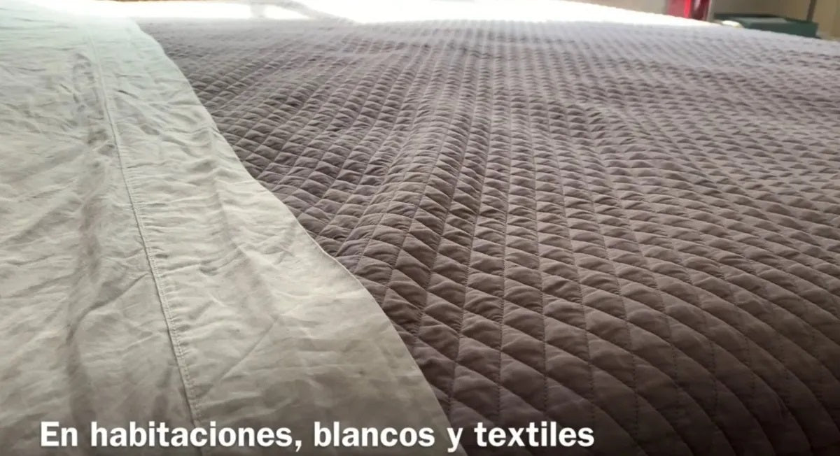 Solución líquida desinfectante y desengrasante en bidón de 20 litros, elimina bacterias y virus, ideal para múltiples superficies de hogar y oficina.