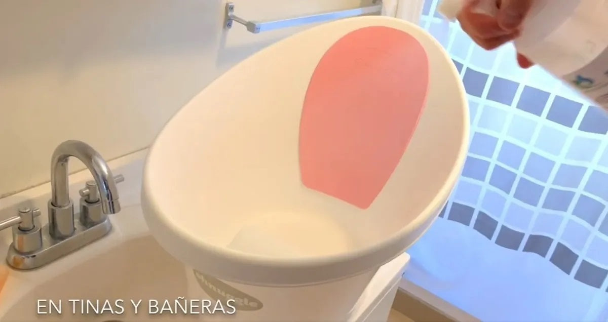 Solución líquida desinfectante y desengrasante en bidón de 20 litros, elimina bacterias y virus, ideal para múltiples superficies de hogar y oficina.