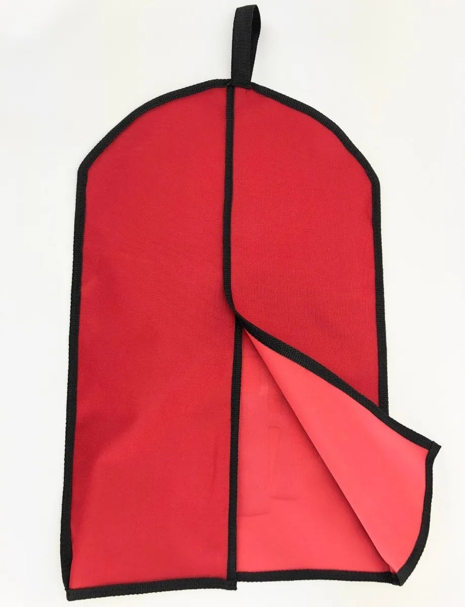 Funda protectora para extintores, fabricada en tela poliéster impermeable con ventana transparente para ver el medidor, ideal para exteriores, con capacidad para cilindros de hasta 25 cm de diámetro y 75 cm de altura.