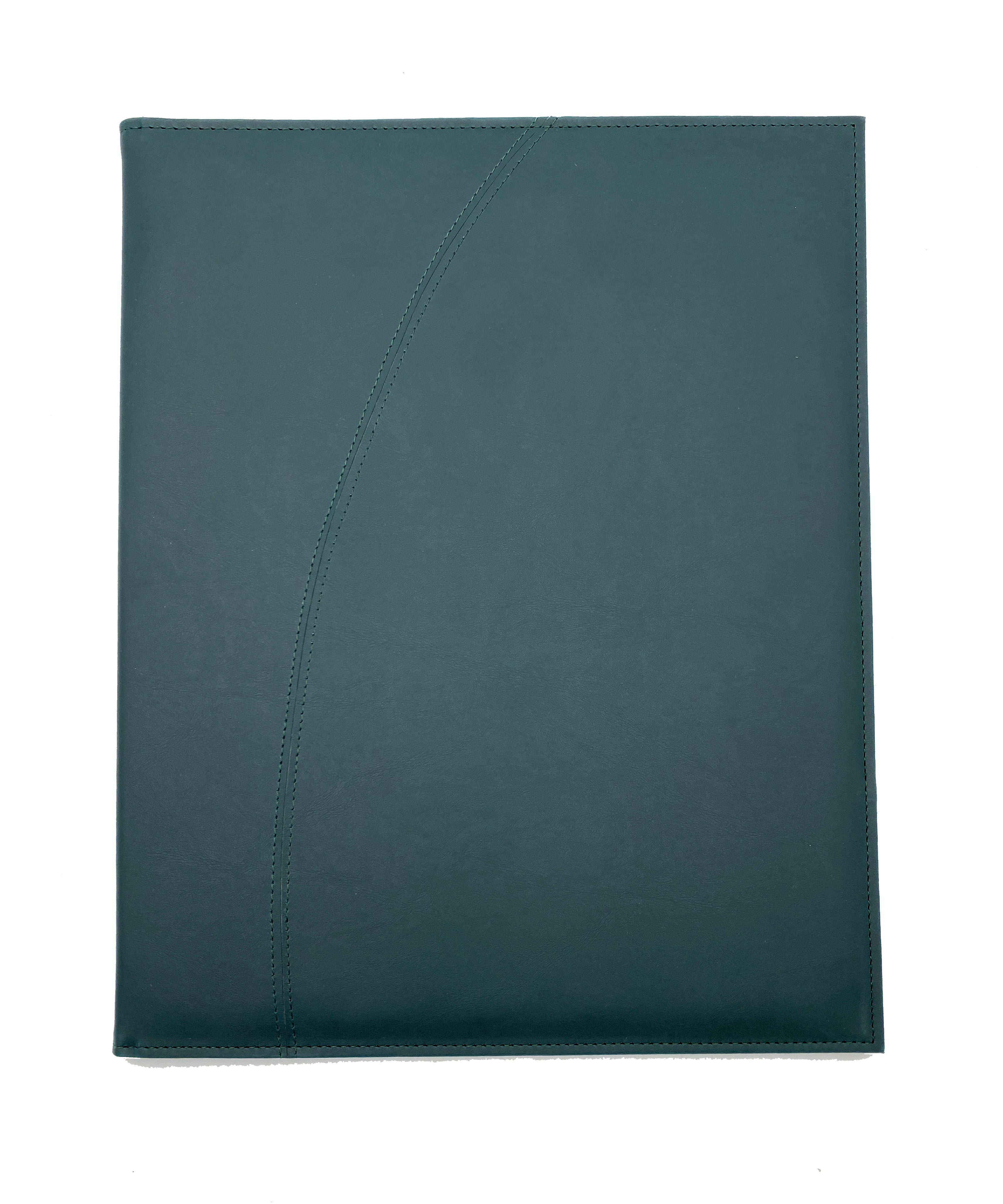 Fólder porta título universitario en curpiel, ideal para proteger documentos de gran formato como títulos de licenciatura, maestría o doctorado. Color verde. Exterior de curpiel con interior de poliéster, tapas acolchonadas y medidas de 32 x 42 cm. Adecuado para grabado en seco, hot stamping, láser o serigrafía. Perfecto para eventos académicos y corporativos.