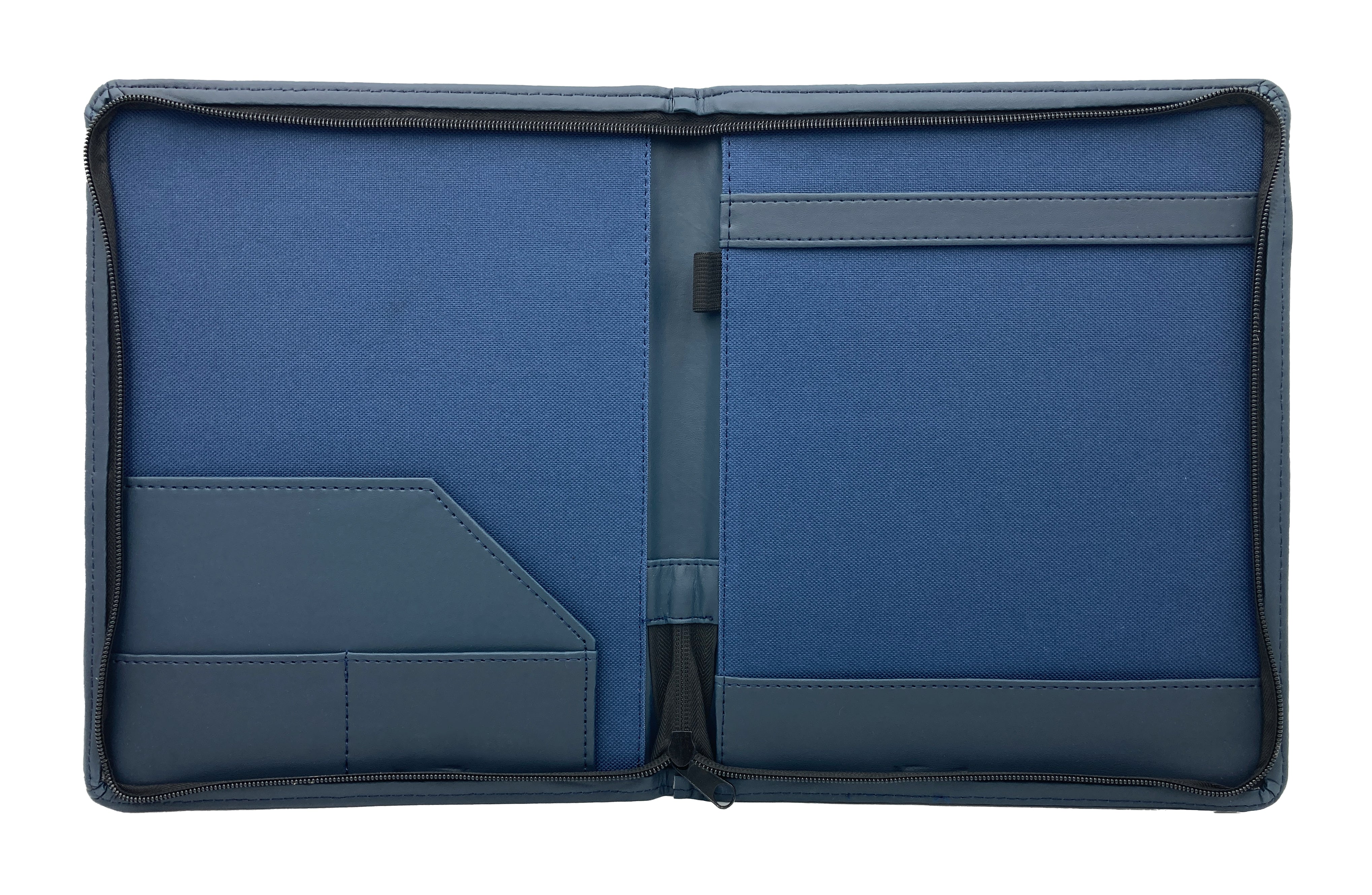 Carpeta ejecutiva tamaño carta en curpiel azul, con cierre perimetral, portablock, porta pluma y doble tarjetero. Material exterior de imitación piel y forro interior de poliéster. Medidas de 24 x 30 cm con capacidad para 50 hojas tamaño carta. Ideal para personalización con grabado en seco, hot stamping, láser o serigrafía. Perfecta para congresos, talleres, diplomados, conferencias y eventos corporativos.