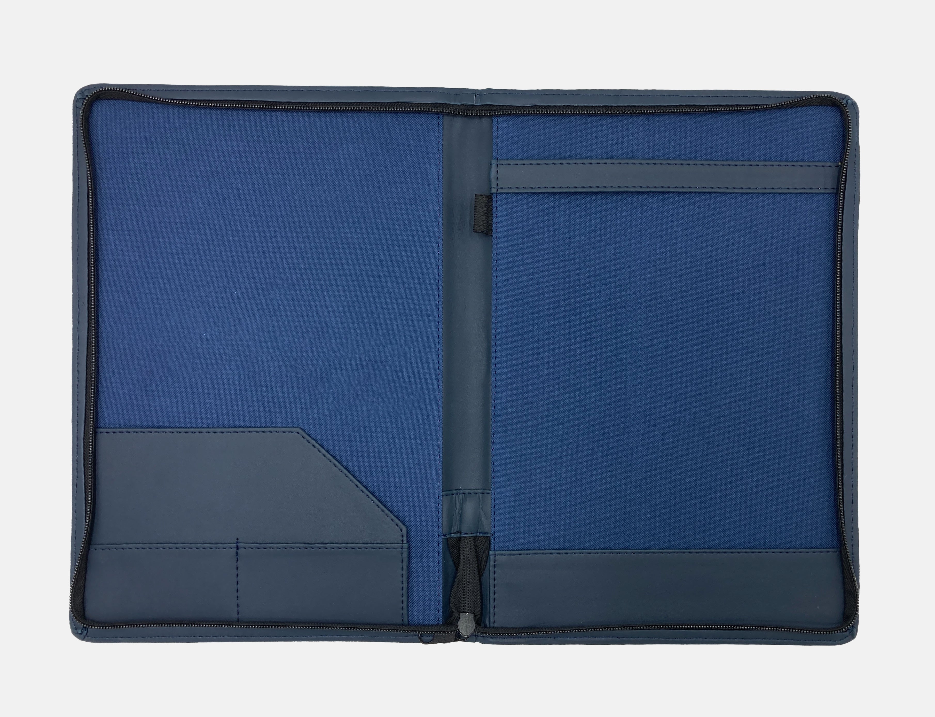 Carpeta ejecutiva de curpiel en color azul, tamaño oficio. Ideal para congresos, talleres, diplomados, cursos y eventos corporativos. Incluye portablock, portapluma, papelera con bolsillos portatarjetas. Materiales de alta calidad, resistente, fabricada en México, con opciones para personalización mediante grabado en seco, hot stamping, láser o serigrafía. Entrega inmediata y facturación disponible.