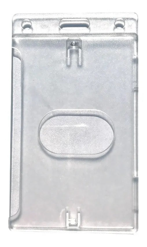 50 piezas de porta gafetes vertical de plástico duro, diseñado para credenciales estándar de 8.5 x 5.5 cm, con orificios compatibles con yoyos, cordones y caimanes. Perfecto para oficinas, eventos y congresos.