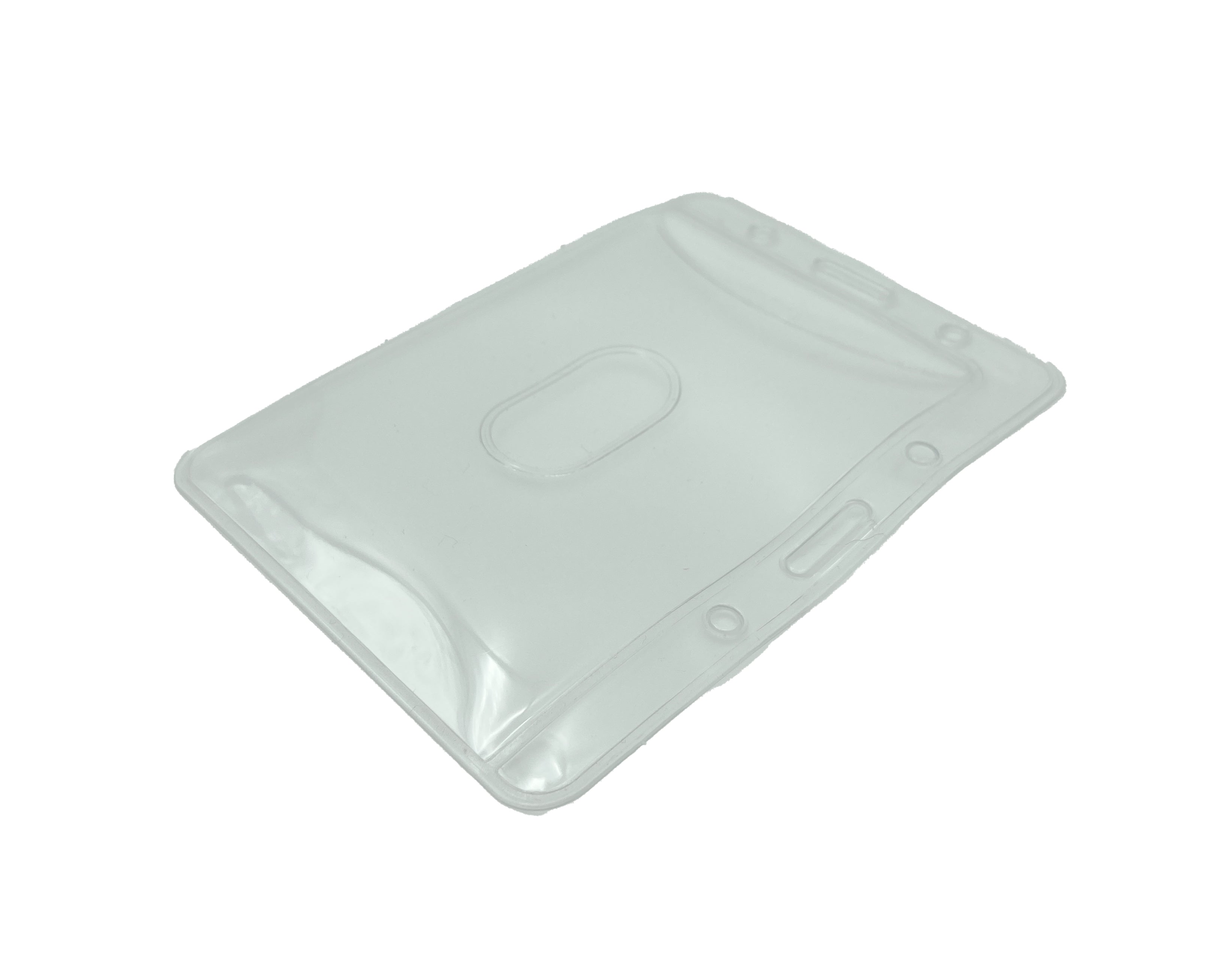 Portagafete en vinil cristal mixto, resistente y de alta calidad, con opción para usar con caimán o agujeta en posición horizontal y vertical.  Tamaño 10.5 x 7.3 cm.