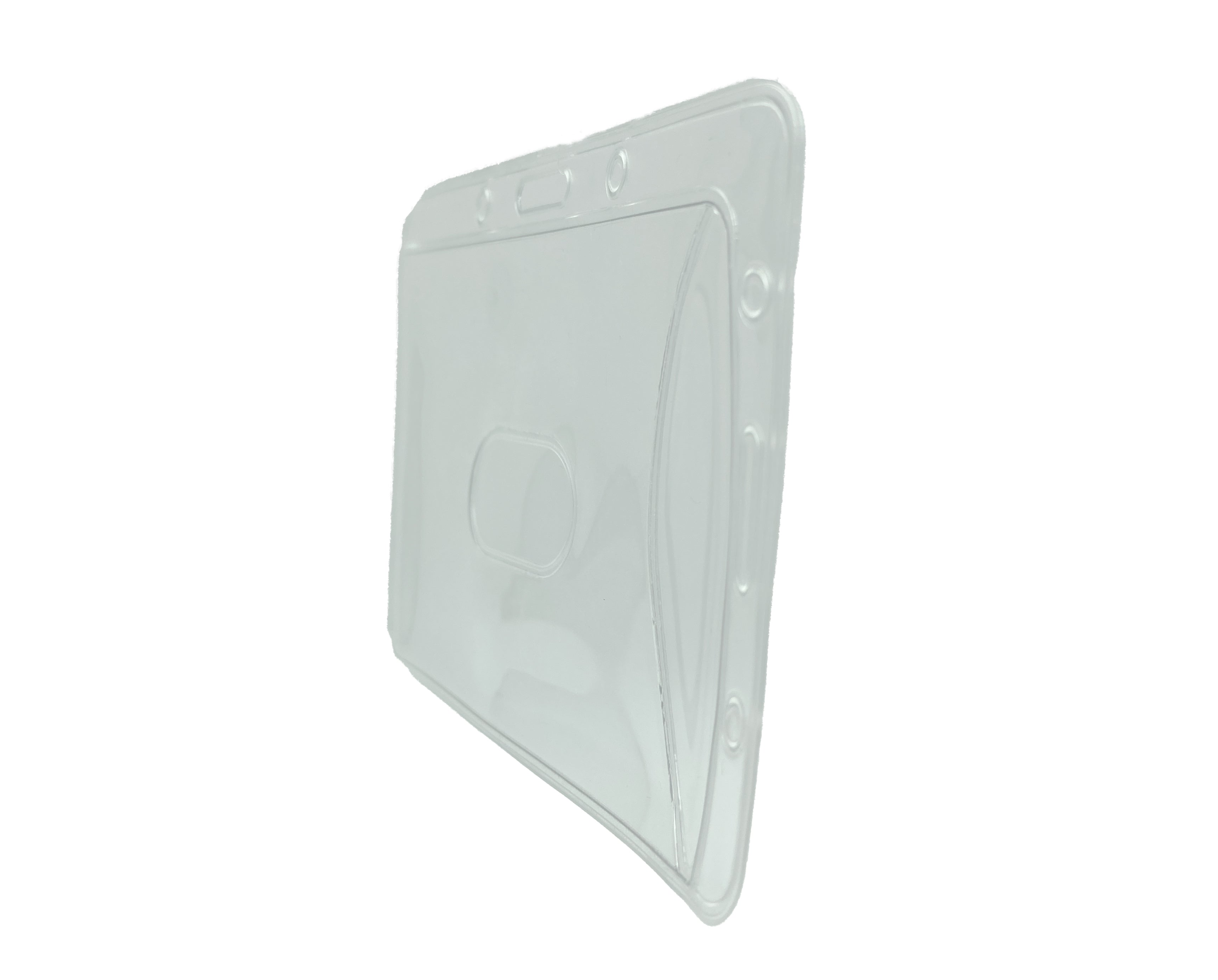 Portagafete en vinil cristal mixto, resistente y de alta calidad, con opción para usar con caimán o agujeta en posición horizontal y vertical.  Tamaño 10.5 x 7.3 cm.