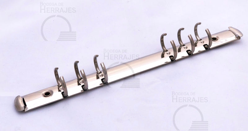 Herraje metálico tamaño esquela con seis argollas circulares, diámetro de 3/4 de pulgada, separación estándar y acabado níquel, diseñado para carpetas de bolsillo.