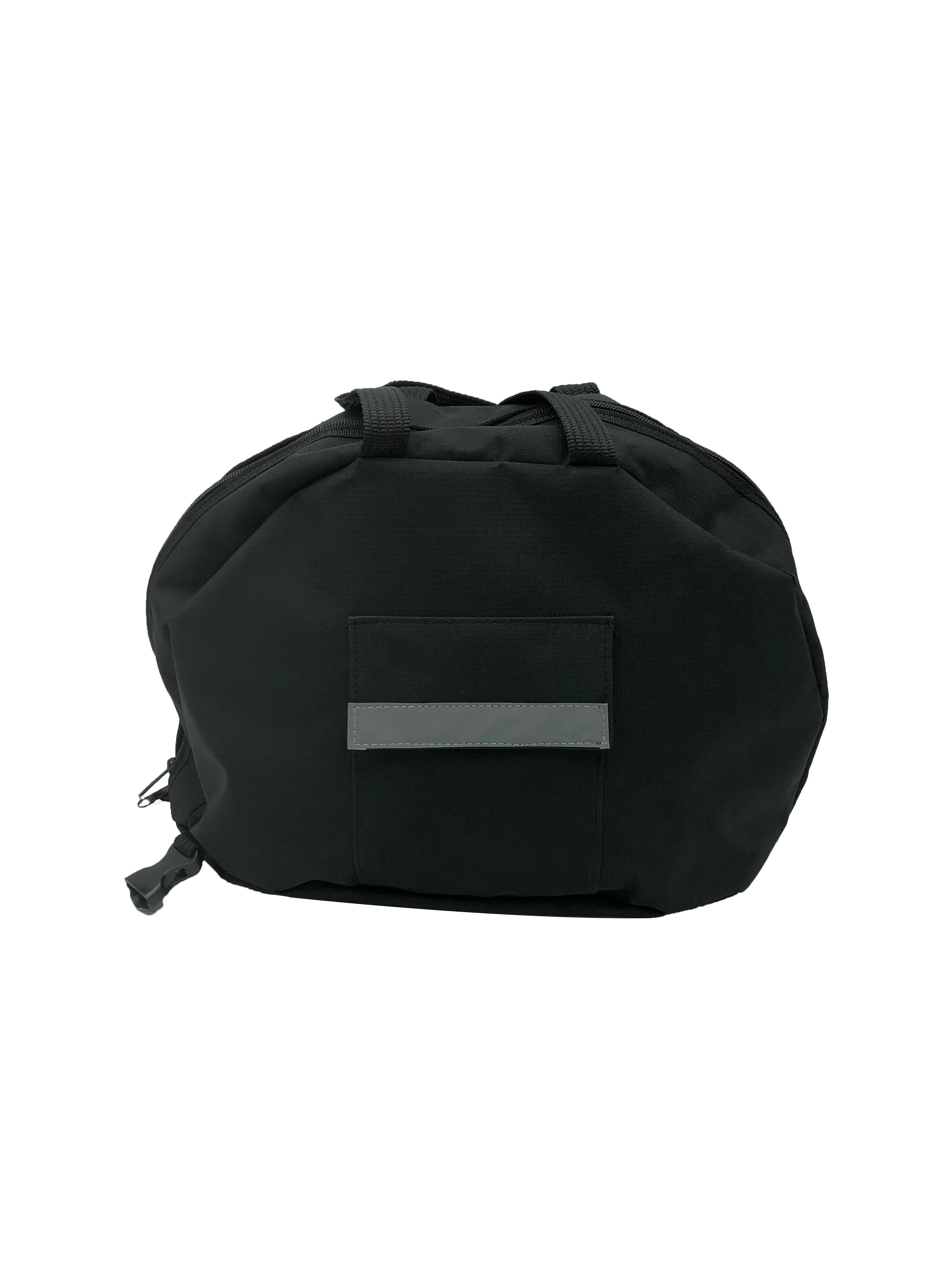 Funda para casco de motocicleta impermeable a salpicaduras, acolchonada y con forro suave para evitar rayones. Compatible con todos los tamaños y modelos de casco (S a XXXL, jet, completo, enduro). Incluye asas superiores, correa tipo mochila y bolsillo exterior con cinta reflejante. Disponible en negro, azul, gris y rojo. Hecho en México con materiales de alta calidad.