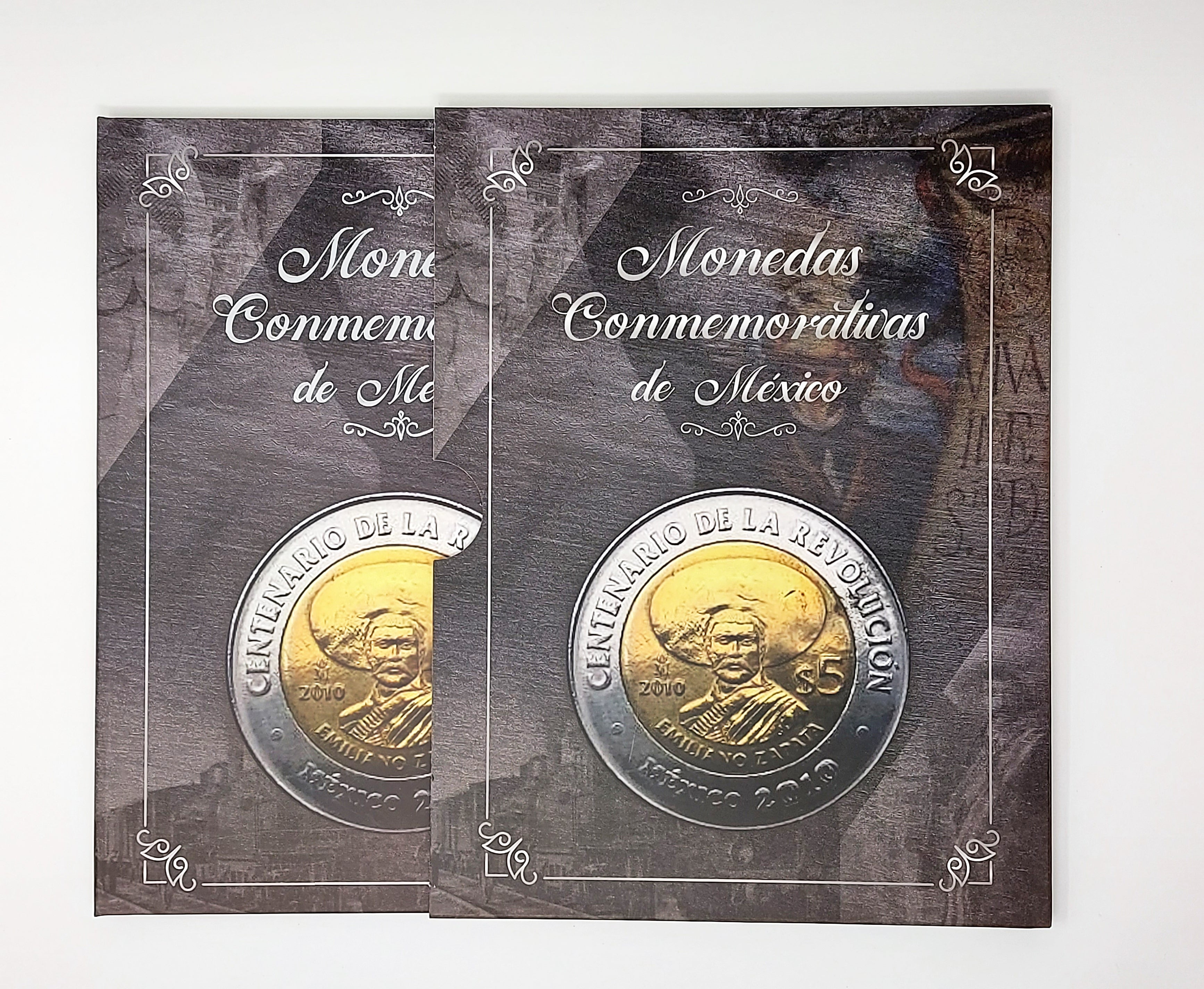 Álbum coleccionador para monedas conmemorativas mexicanas de $5 pesos, con espacios para 20 monedas Bicentenario, 18 monedas Revolución, y dos billetes, diseño rígido con funda.