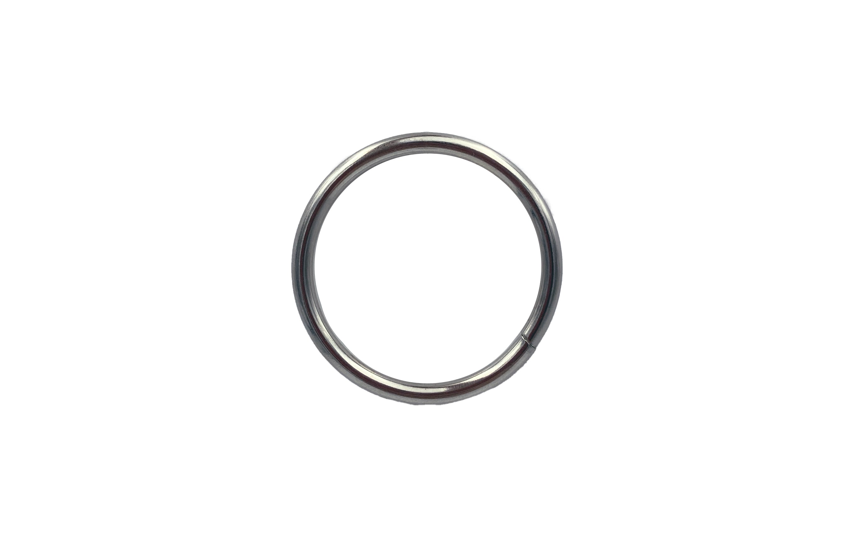 Argolla redonda metálica fija plateada de 30 mm y calibre 2.5 mm para marroquinería, bolsas, portafolios y talabartería. Empaque de 4000 piezas con compra mínima de 500 piezas por modelo.