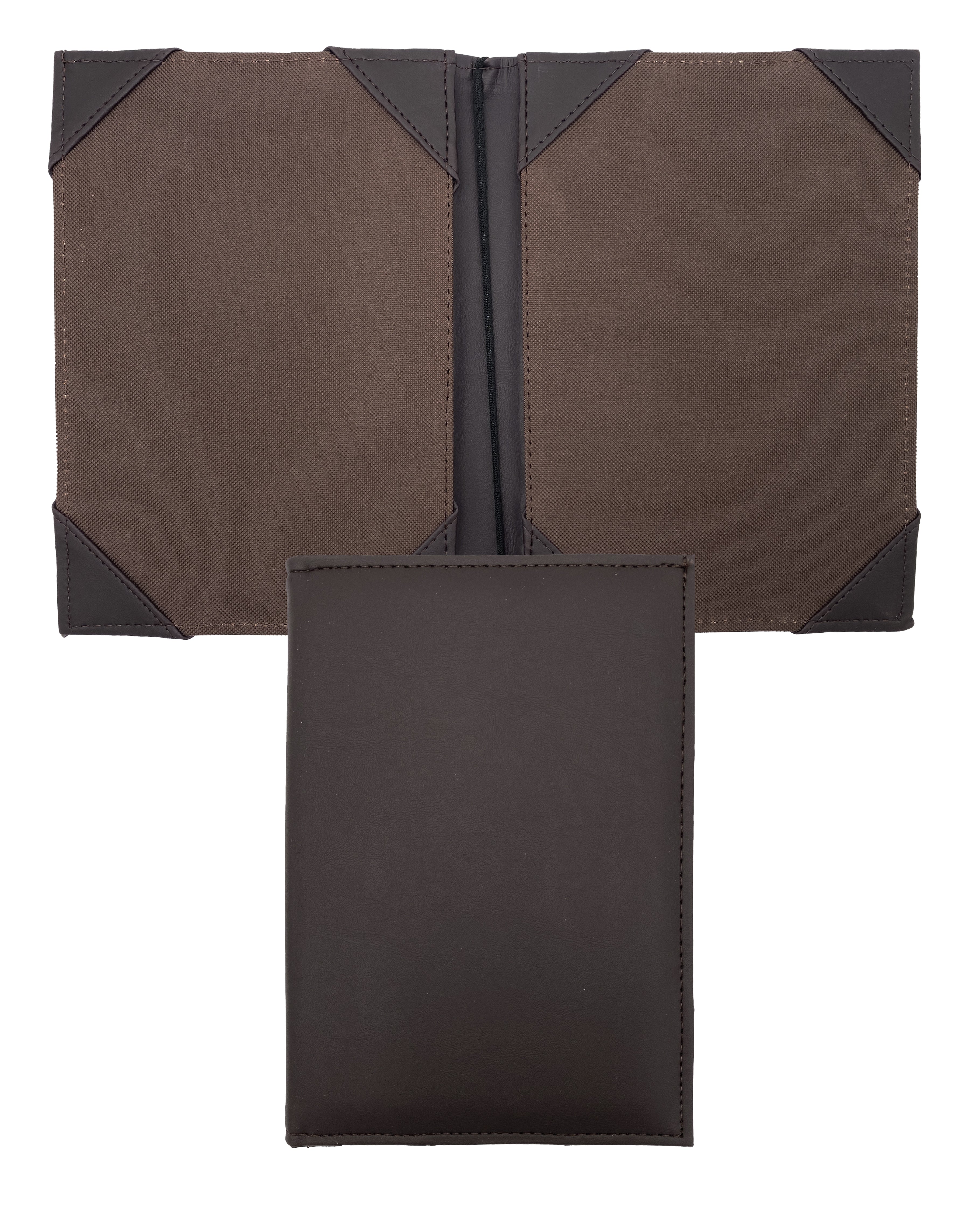 Porta Menú esquela en curpiel con interior de tela poliéster, ideal para restaurantes, cafeterías, hoteles y bares. Tamaño adecuado para hojas esquela, con diseño acolchonado y resorte central. color café. Personalización posible con grabado en seco, hot stamping, grabado láser y serigrafía.