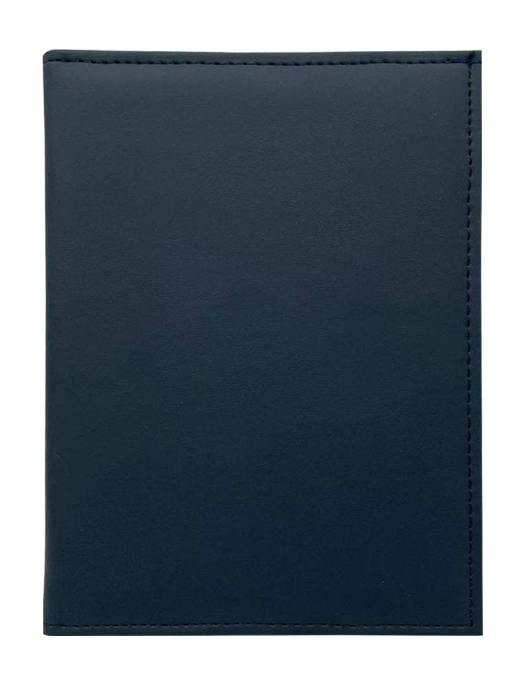 Porta Menú esquela en curpiel con interior de tela poliéster, ideal para restaurantes, cafeterías, hoteles y bares. Tamaño adecuado para hojas esquela, con diseño acolchonado y resorte central. color azul. Personalización posible con grabado en seco, hot stamping, grabado láser y serigrafía.