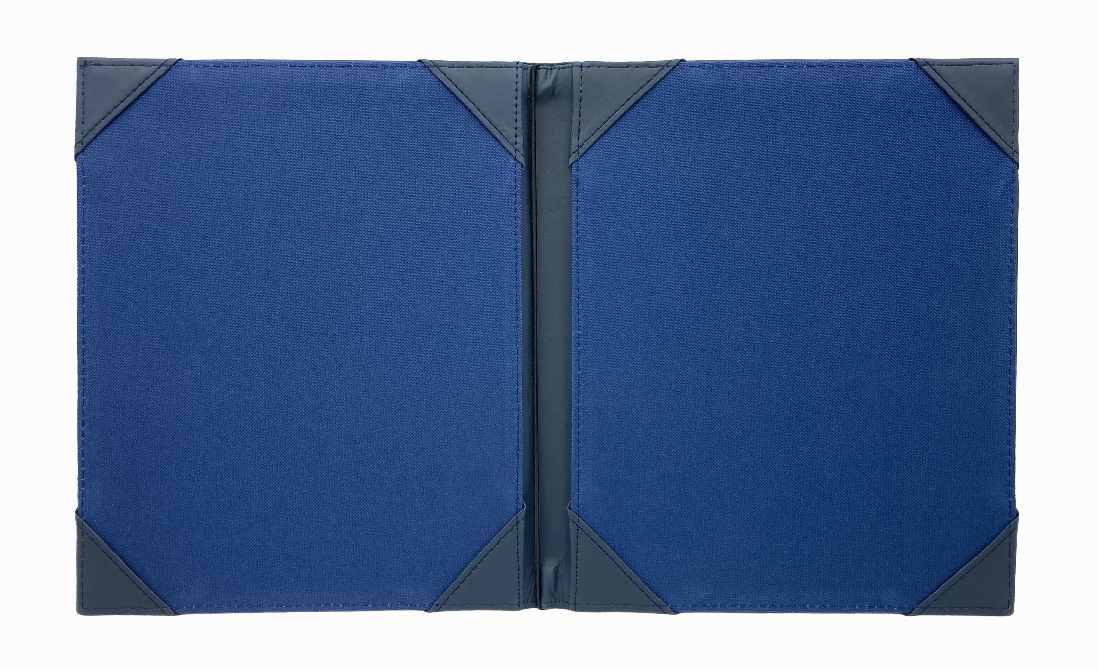 Porta Menú Carta en curpiel con interior de tela poliéster, ideal para restaurantes, cafeterías, hoteles y bares. Tamaño adecuado para hojas carta, con diseño acolchonado y resorte central. color azul. Personalización posible con grabado en seco, hot stamping, grabado láser y serigrafía.