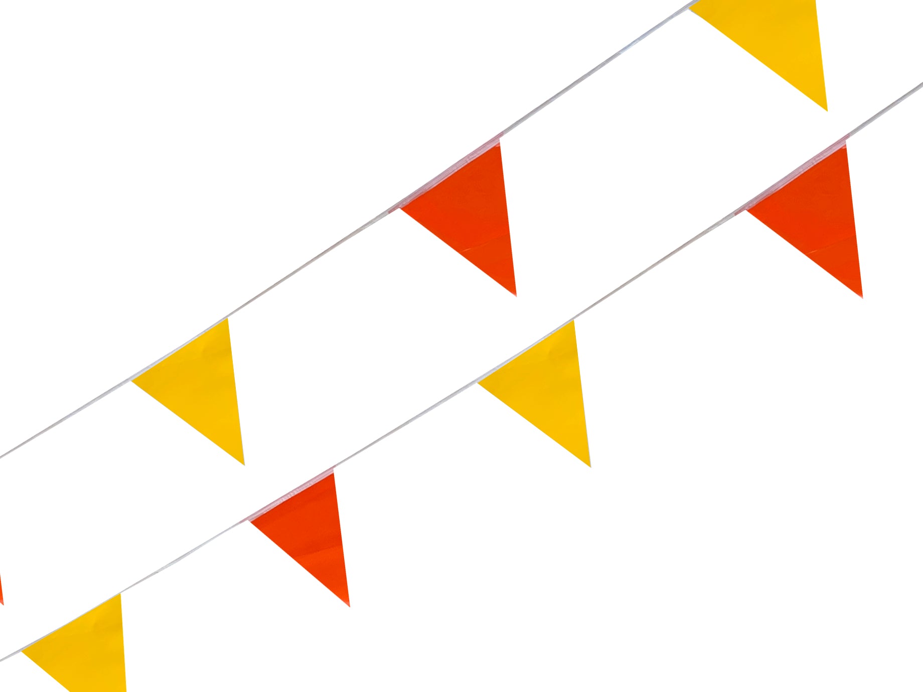 Tira de banderines triangulares colores amarillo y naranja, fabricados en polietileno resistente con guía de rafia blanca. Perfectos para decoración en eventos, fiestas y celebraciones.