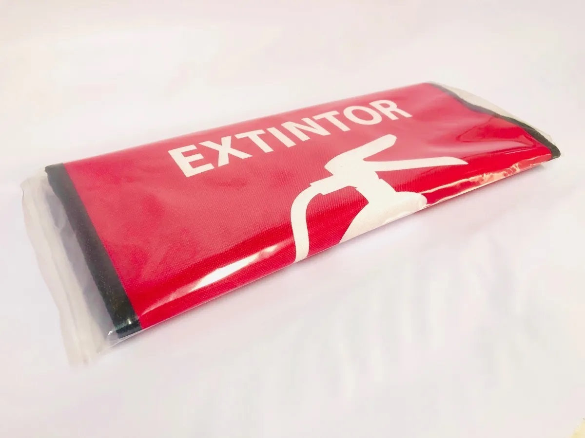 Funda protectora para extintores, fabricada en tela poliéster impermeable con ventana transparente para ver el medidor, ideal para exteriores, con capacidad para cilindros de hasta 25 cm de diámetro y 75 cm de altura.