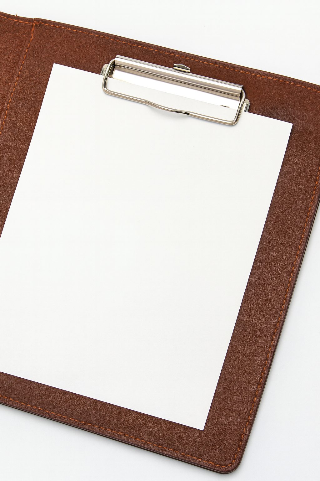 Carpeta o folder con sujetador de papeles clip plano de metal