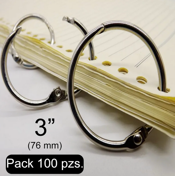 Paquete de 100 argollas abatibles articuladas metálicas con bisagra de perno remachado en acabado niquelado (plateado). Medida de 76 mm de diámetro interior, ideal para carpetas, agendas, menús, publicaciones impresas, carteles colgantes y gráficos. Capacidad para almacenar 625 hojas.