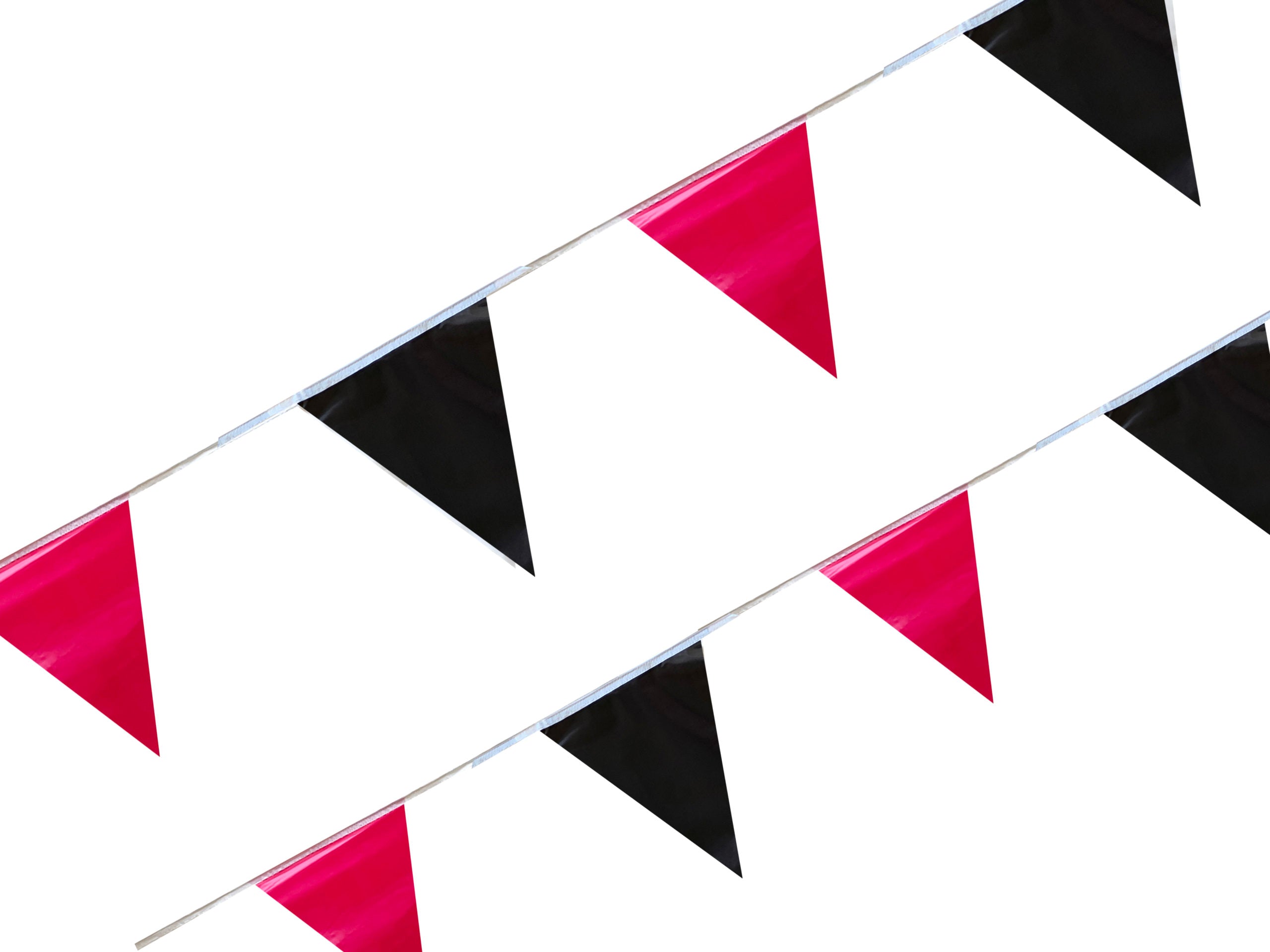 Tira de banderines triangulares intercalados entre los colores rosa mexicano y negro con guía de rafia blanca, ideal para decoración de eventos, fiestas temáticas, tiendas, exposiciones y exteriores, largo total 50m con 84 banderines.