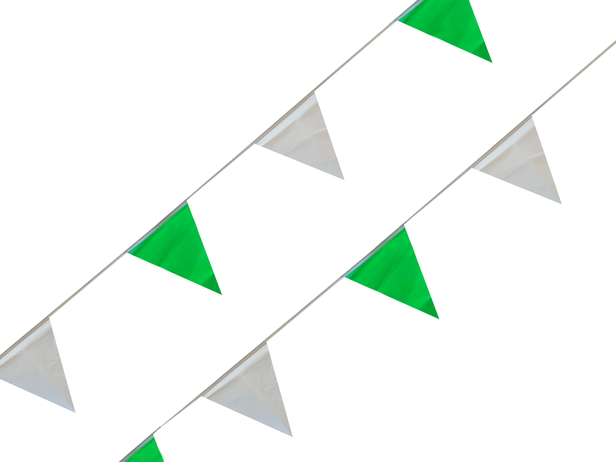 Tira de banderines triangulares en colores verde limón y blanco con guía de rafia blanca, ideal para decoración de eventos, fiestas temáticas, tiendas, exposiciones y exteriores, largo total 50m con 84 banderines.