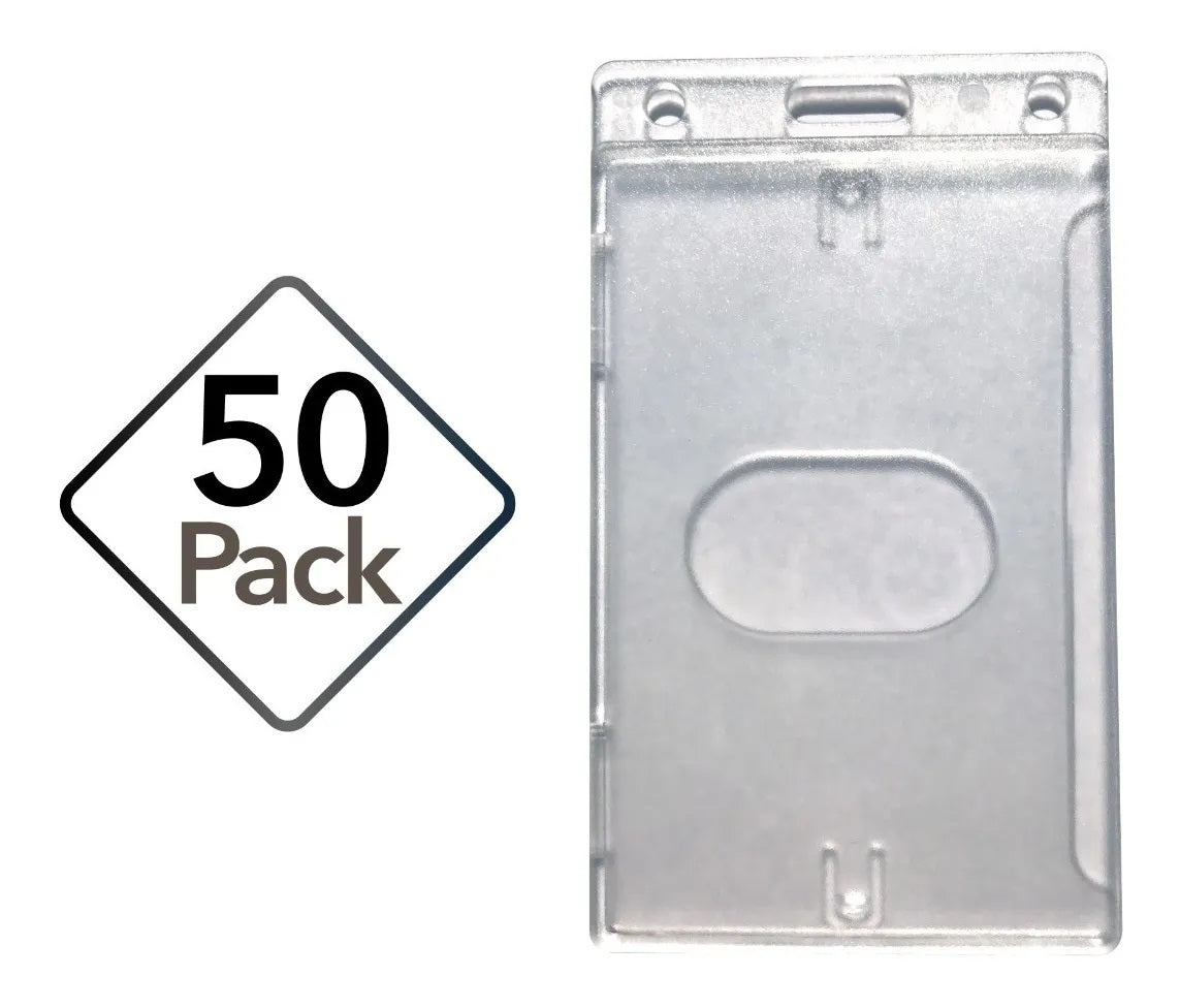 50 piezas de porta gafetes vertical de plástico duro, diseñado para credenciales estándar de 8.5 x 5.5 cm, con orificios compatibles con yoyos, cordones y caimanes. Perfecto para oficinas, eventos y congresos.