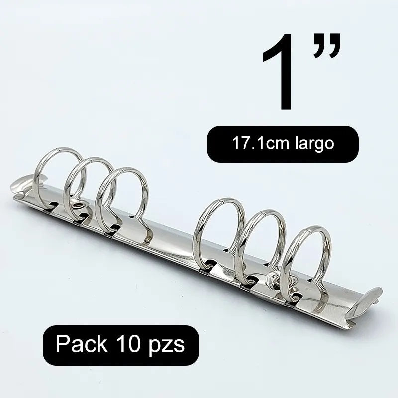 Pack 10 piezas de mecanismo de 1 pulgada con 17.1 cm de largo, listo para instalar, con palancas laterales para abrir. Acabado niquelado (plata) y seis argollas con capacidad para 200 hojas. Base de 20 mm de ancho y separación entre argollas de 19 mm, 19 mm, 51 mm (centro), 19 mm, 19 mm. Ideal para carpetas de bolsillo, agendas, directorios y materiales de encuadernación.