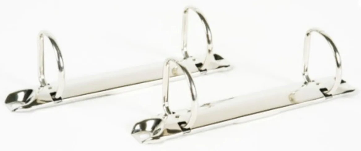 Paquete de 10 herrajes tamaño especial de 123 mm, con dos argollas en 'D' recto de 1 pulgada y separación de 8 cm. Sin palancas, con base angosta de 20 mm y acabado níquel plateado. Capacidad para 250 hojas.