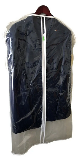 Porta traje de vinil de alta calidad, 140 cm de largo por 60 cm de ancho, con cierre frontal y bolsillo para tarjeta identificadora. Ideal para almacenar y transportar trajes, abrigos, vestidos y ropa delicada. Resistente al polvo y salpicaduras.